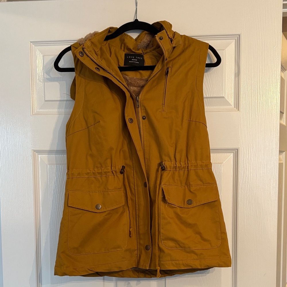 Love Tree sleeveless hooded vest